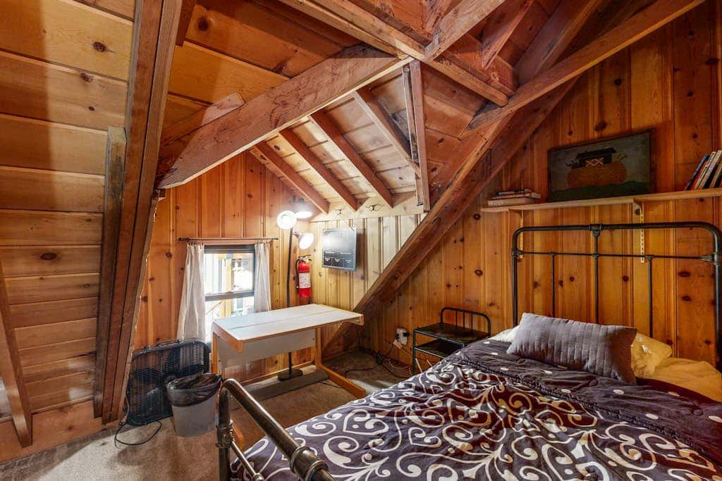 Dog-friendly waterfront cabin with lake views & access - close to slopes