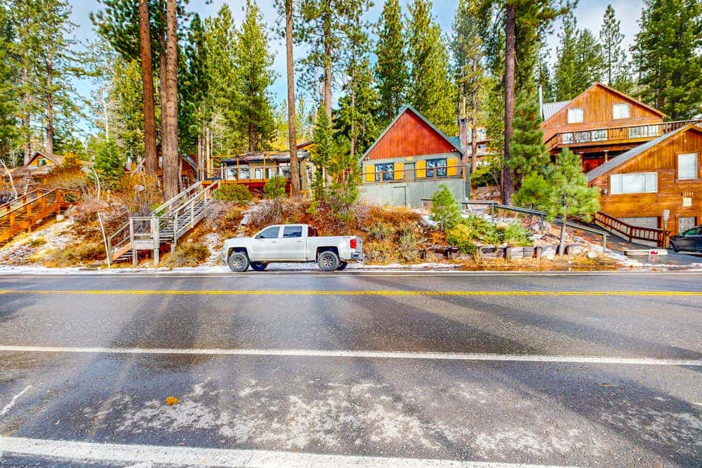 Dog-friendly waterfront cabin with lake views & access - close to slopes