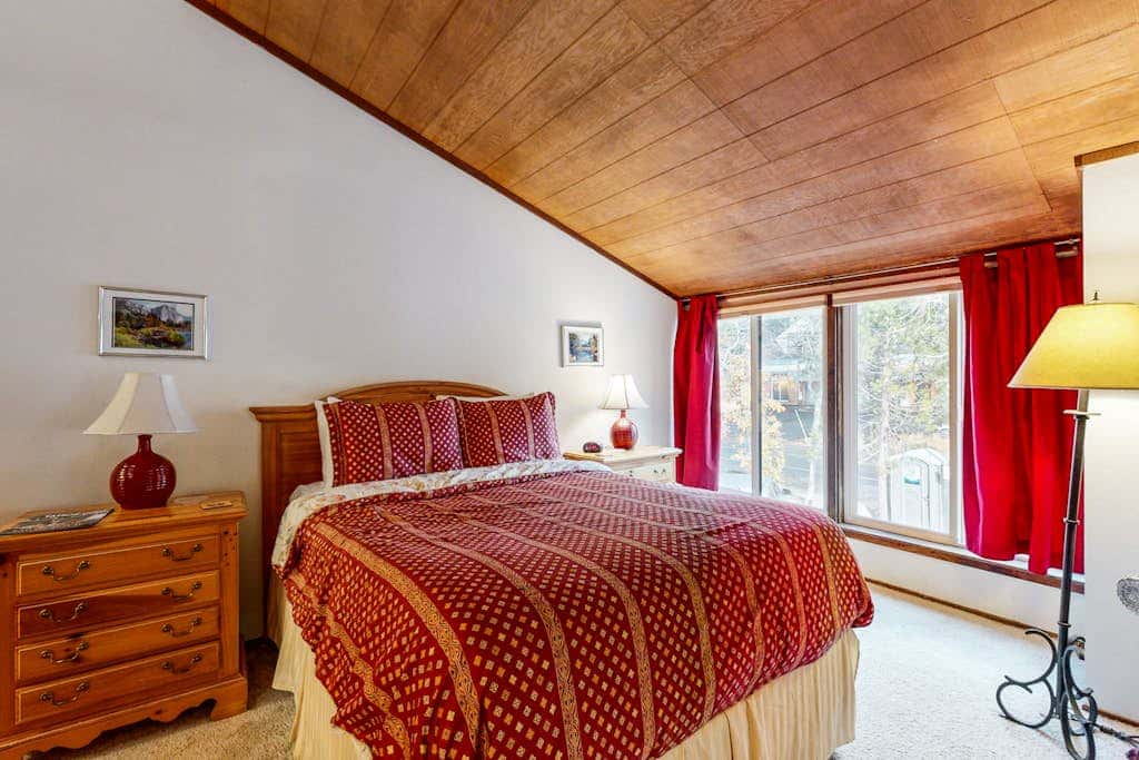 Second-floor lakefront condo with scenic views & easy access to town & slopes