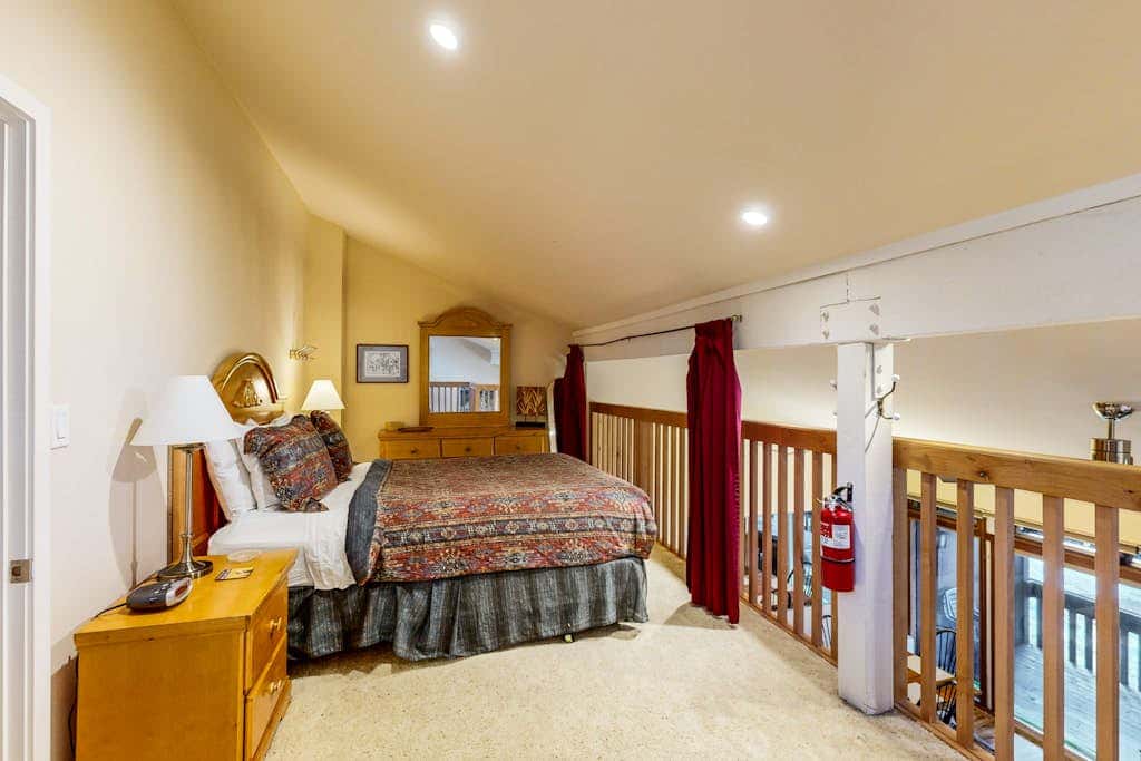 Second-floor lakefront condo with scenic views & easy access to town & slopes