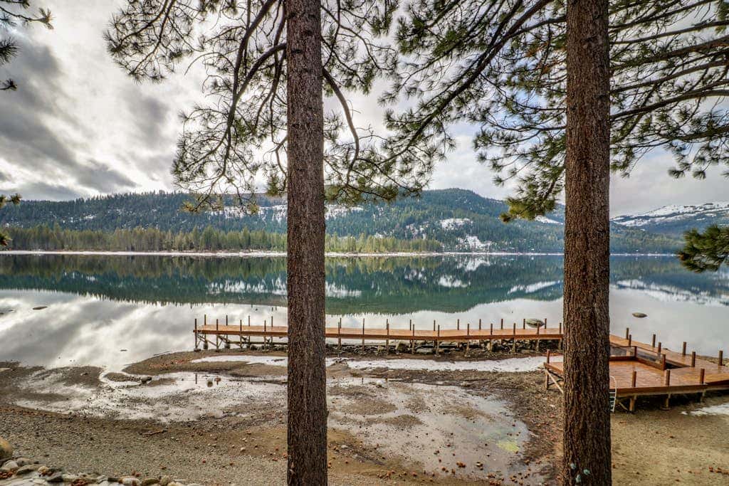 Second-floor lakefront condo with scenic views & easy access to town & slopes
