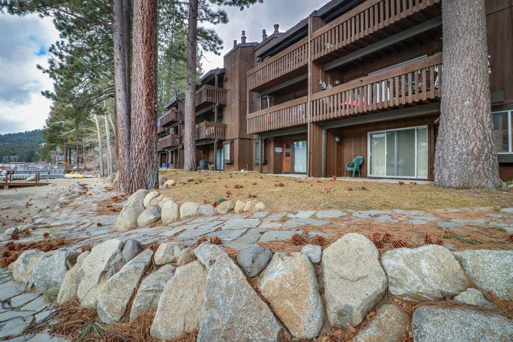 Second-floor lakefront condo with scenic views & easy access to town & slopes