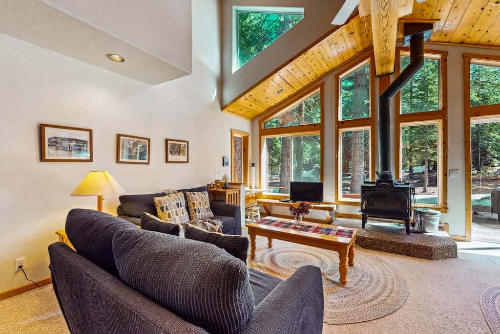 Dog-friendly cabin with pool & hot tub - near hiking & skiing
