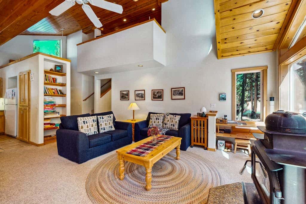 Dog-friendly cabin with pool & hot tub - near hiking & skiing