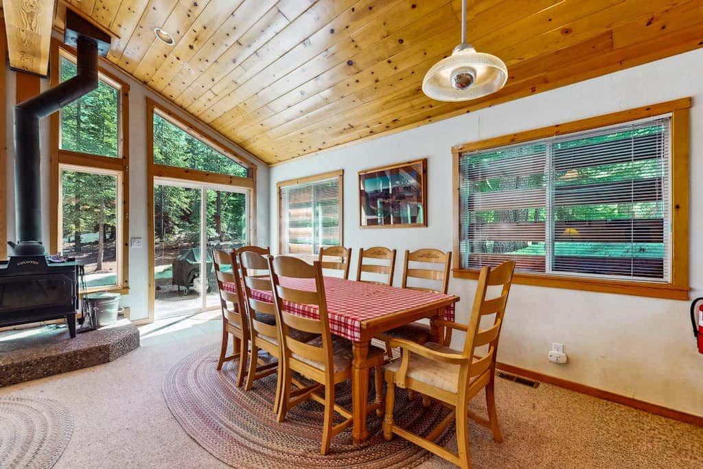 Dog-friendly cabin with pool & hot tub - near hiking & skiing