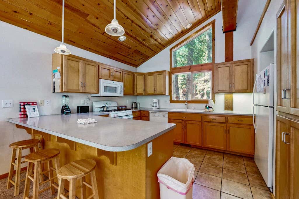 Dog-friendly cabin with pool & hot tub - near hiking & skiing