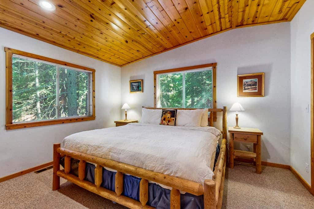 Dog-friendly cabin with pool & hot tub - near hiking & skiing