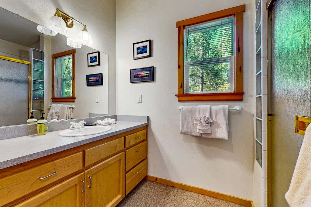 Dog-friendly cabin with pool & hot tub - near hiking & skiing