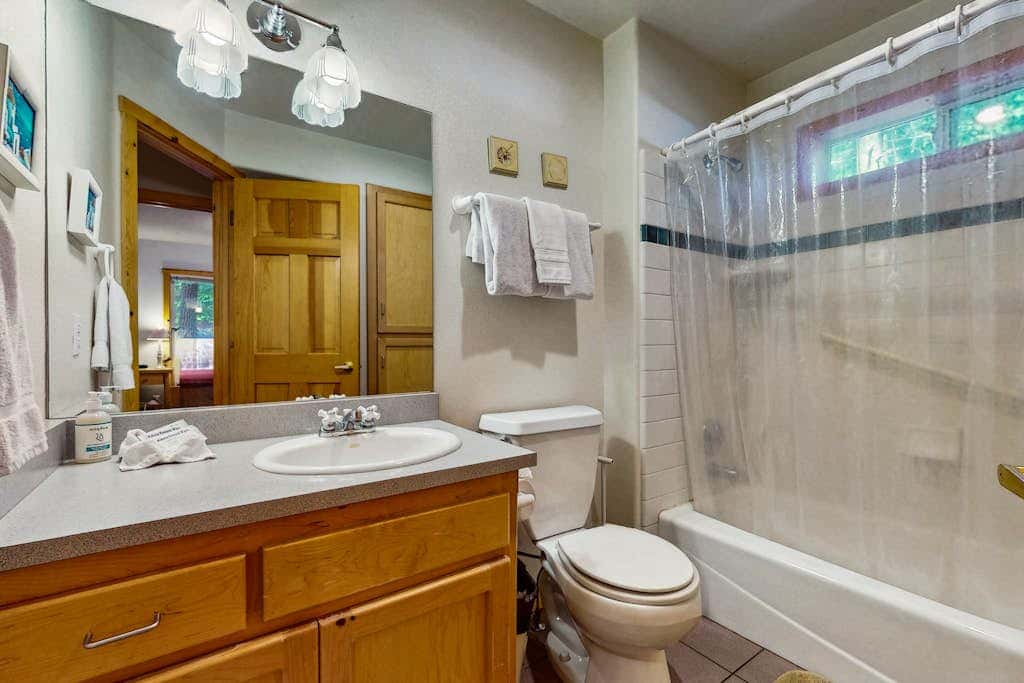 Dog-friendly cabin with pool & hot tub - near hiking & skiing