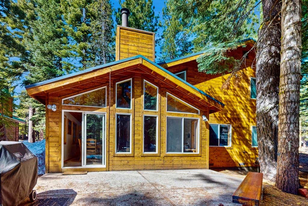 Dog-friendly cabin with pool & hot tub - near hiking & skiing