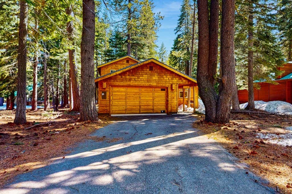 Dog-friendly cabin with pool & hot tub - near hiking & skiing
