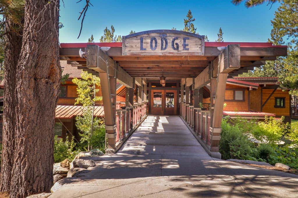 Dog-friendly cabin with pool & hot tub - near hiking & skiing