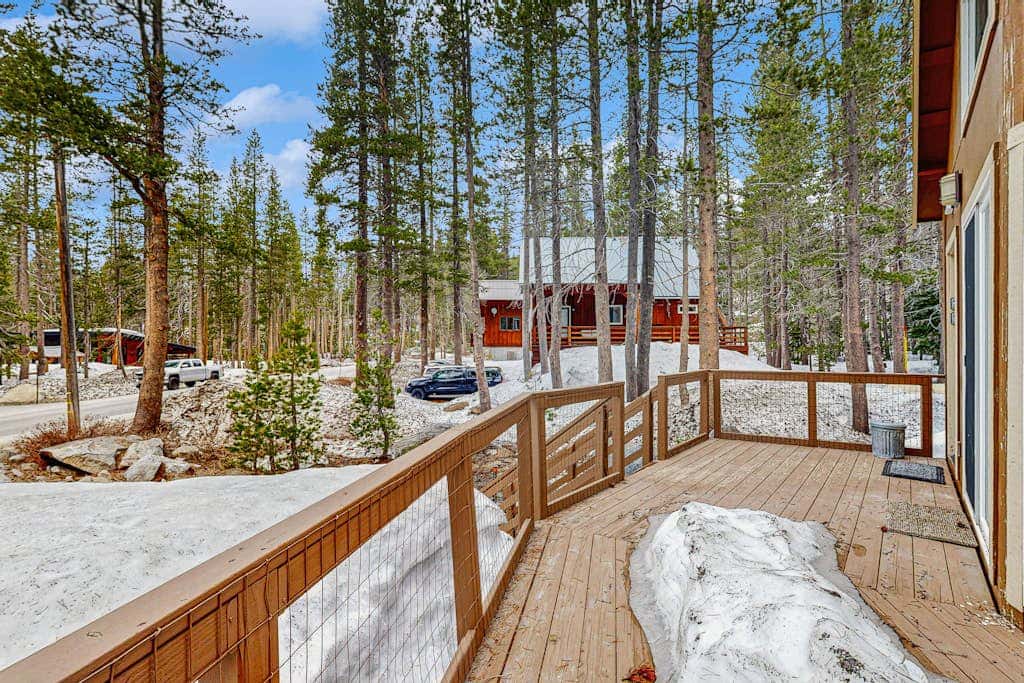 Cozy, dog-friendly getaway with wood stove & washer&dryer