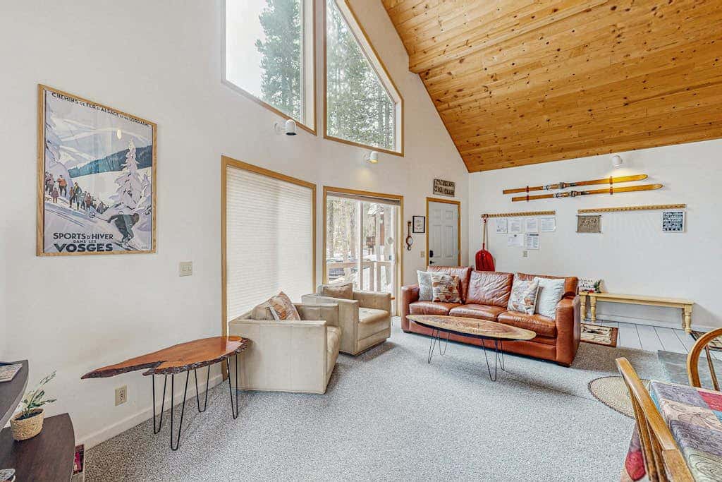 Cozy, dog-friendly getaway with wood stove & washer&dryer