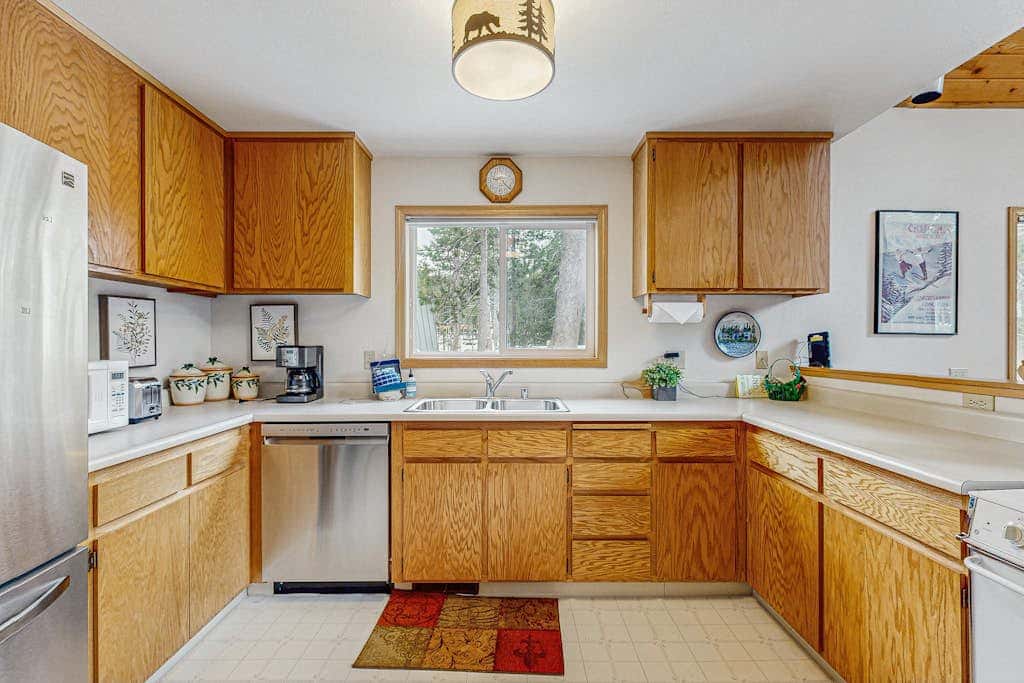 Cozy, dog-friendly getaway with wood stove & washer&dryer