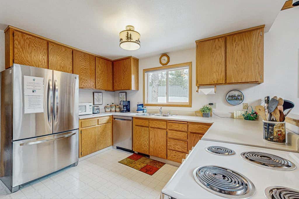 Cozy, dog-friendly getaway with wood stove & washer&dryer