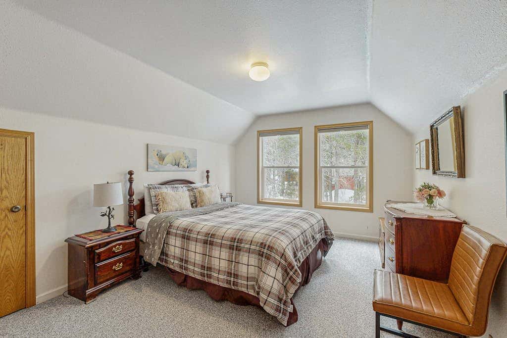 Cozy, dog-friendly getaway with wood stove & washer&dryer