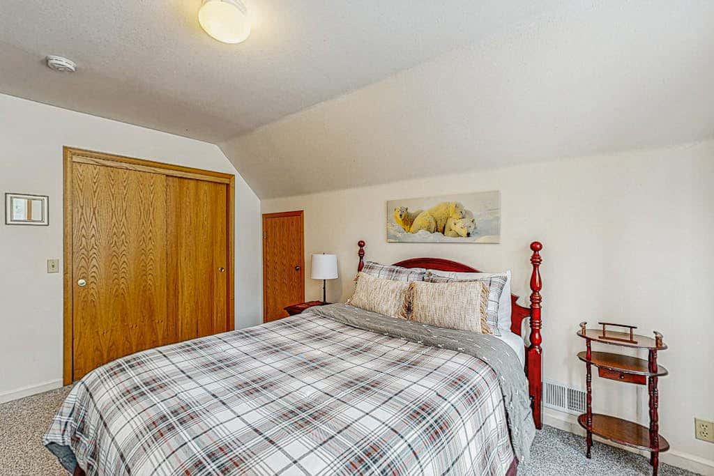 Cozy, dog-friendly getaway with wood stove & washer&dryer