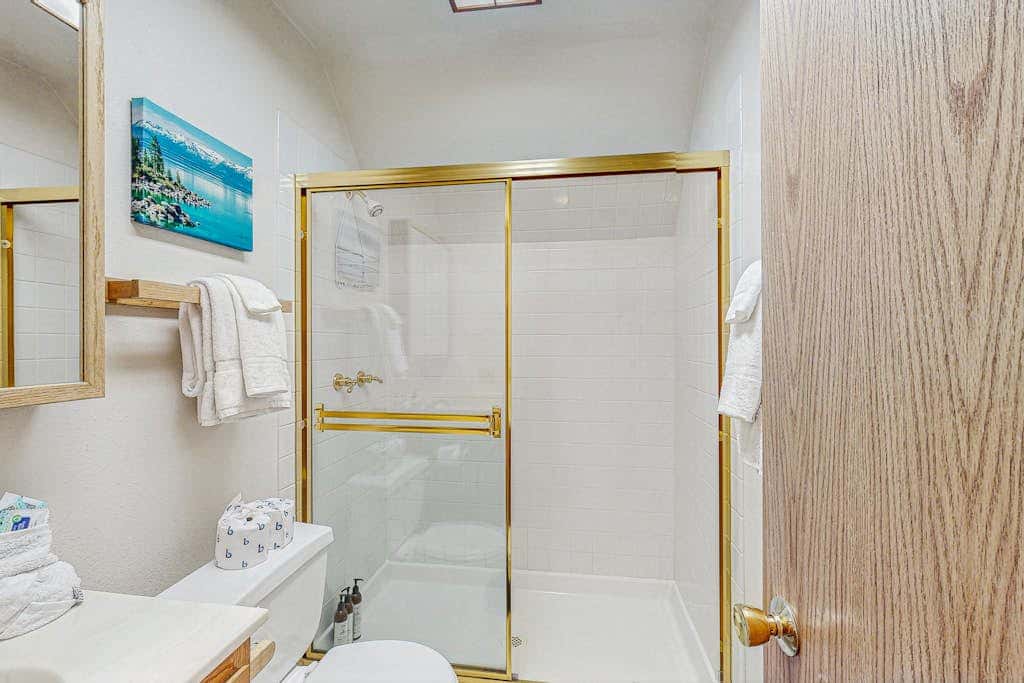 Cozy, dog-friendly getaway with wood stove & washer&dryer