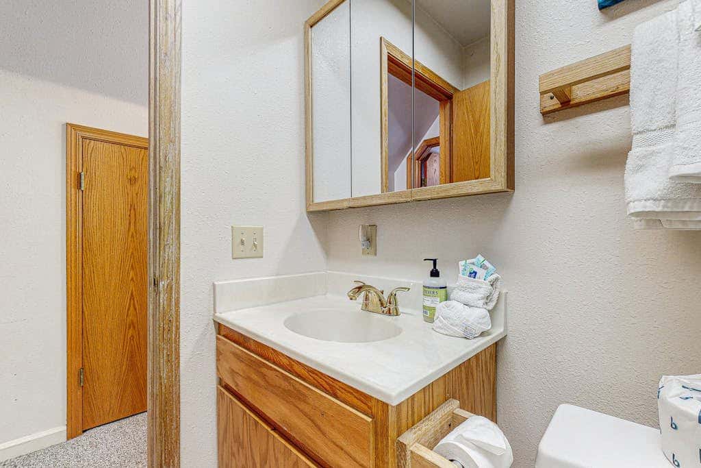 Cozy, dog-friendly getaway with wood stove & washer&dryer