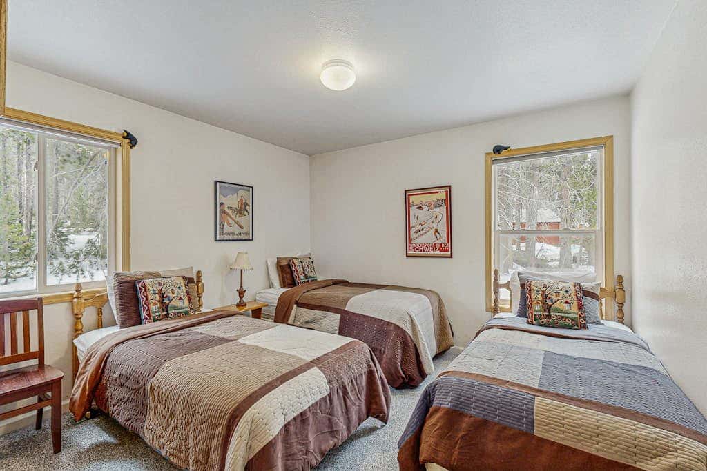 Cozy, dog-friendly getaway with wood stove & washer&dryer