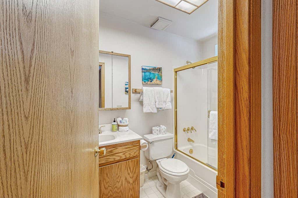 Cozy, dog-friendly getaway with wood stove & washer&dryer
