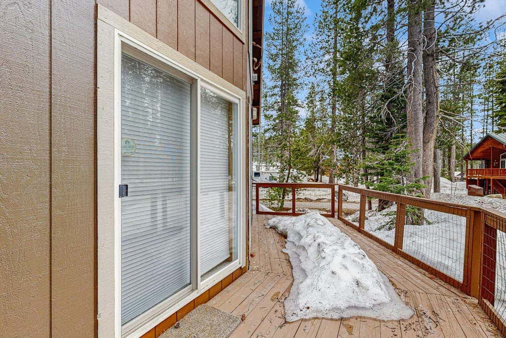 Cozy, dog-friendly getaway with wood stove & washer&dryer