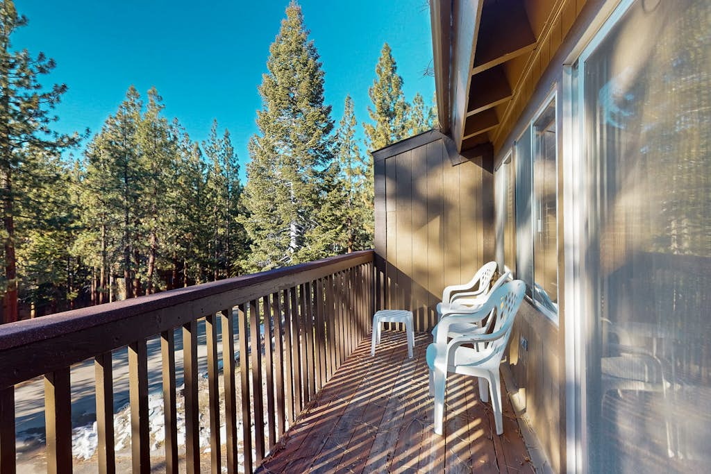 Townhome with pool, sauna, tennis, private hot tub, & foosball, sleeps 8