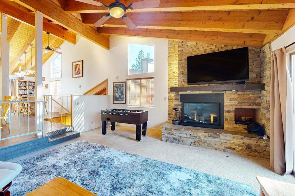 Townhome with pool, sauna, tennis, private hot tub, & foosball, sleeps 8
