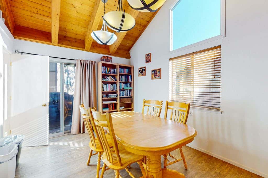 Townhome with pool, sauna, tennis, private hot tub, & foosball, sleeps 8