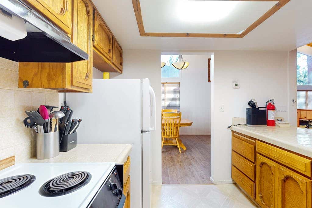 Townhome with pool, sauna, tennis, private hot tub, & foosball, sleeps 8