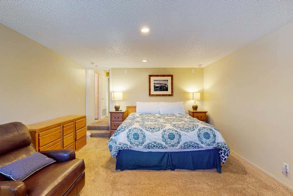 Townhome with pool, sauna, tennis, private hot tub, & foosball, sleeps 8