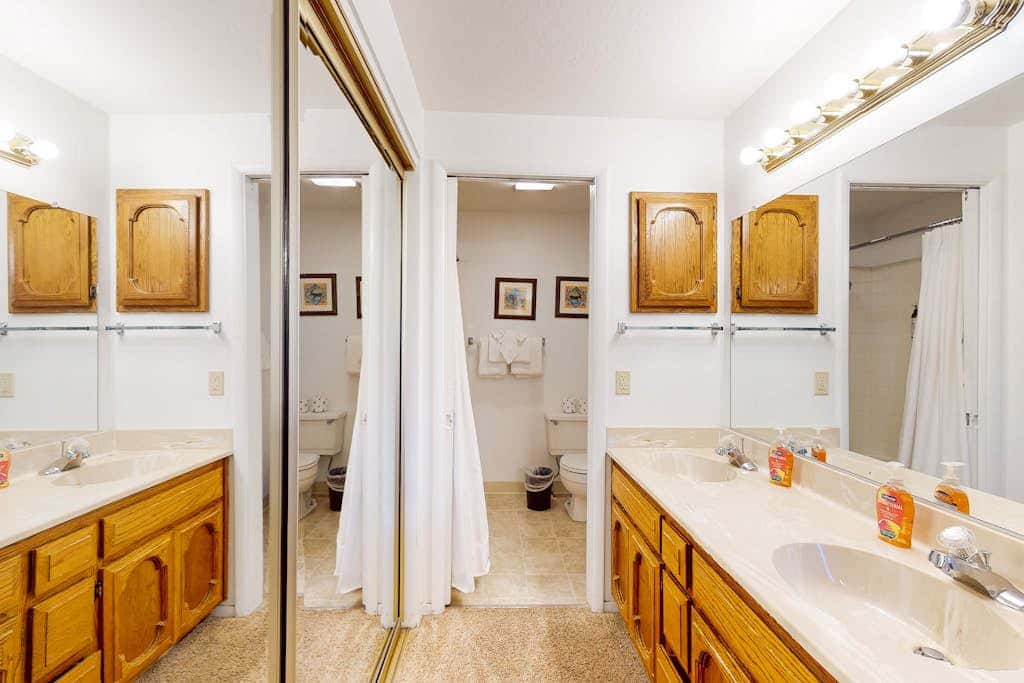 Townhome with pool, sauna, tennis, private hot tub, & foosball, sleeps 8