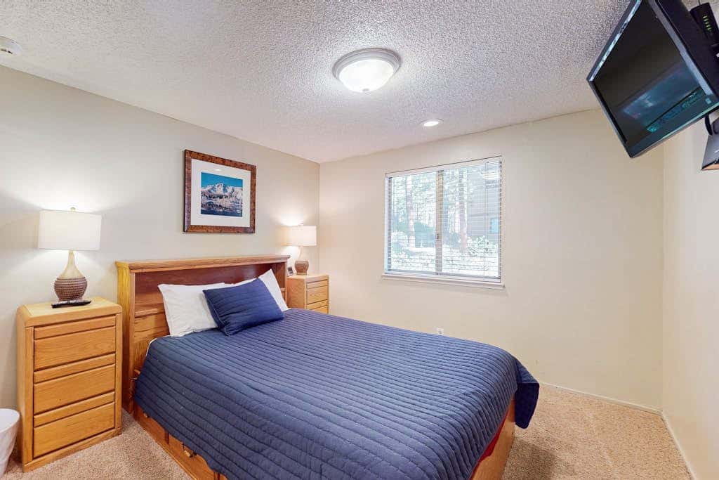 Townhome with pool, sauna, tennis, private hot tub, & foosball, sleeps 8