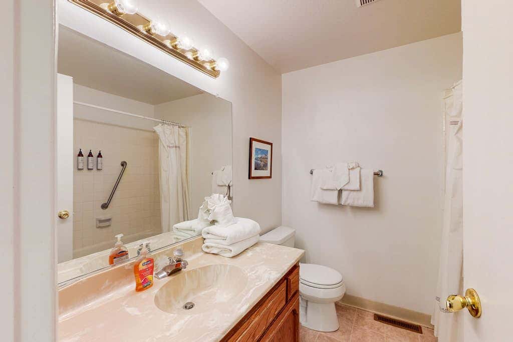 Townhome with pool, sauna, tennis, private hot tub, & foosball, sleeps 8