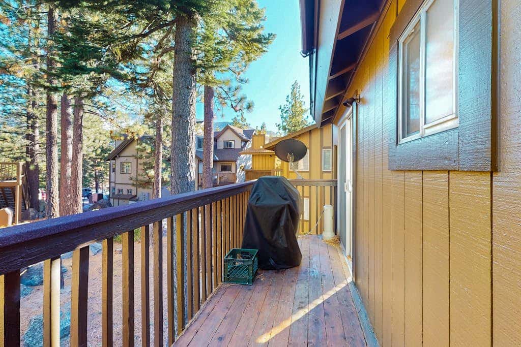 Townhome with pool, sauna, tennis, private hot tub, & foosball, sleeps 8