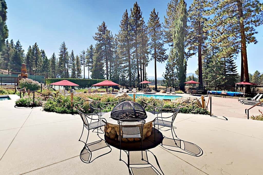 Townhome with pool, sauna, tennis, private hot tub, & foosball, sleeps 8