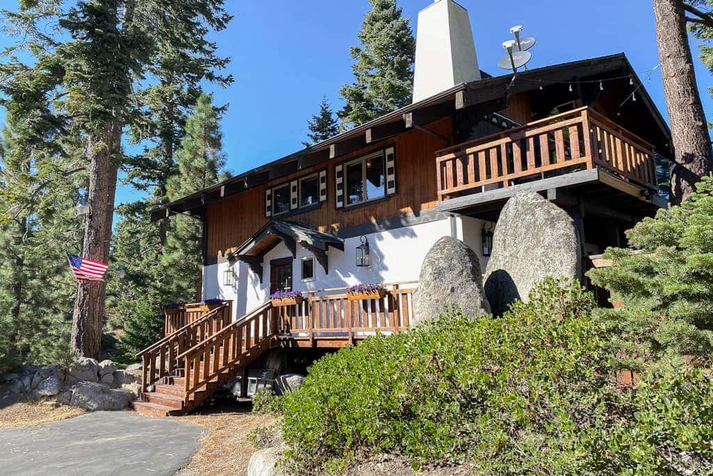 Dog-friendly mountain retreat with private hot tub, fireplace & views, sleeps 8