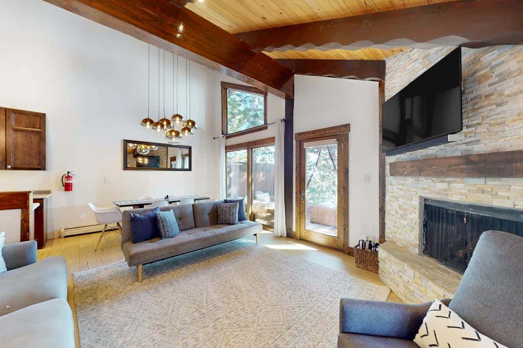 Dog-friendly mountain retreat with private hot tub, fireplace & views, sleeps 8