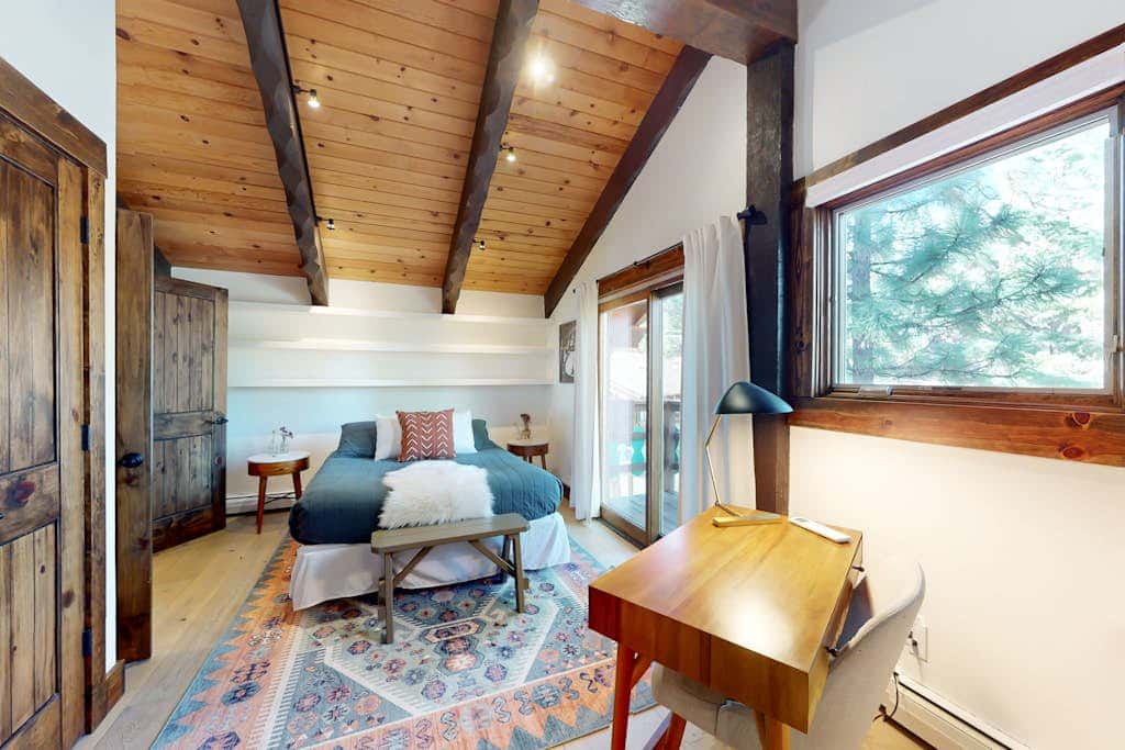 Dog-friendly mountain retreat with private hot tub, fireplace & views, sleeps 8