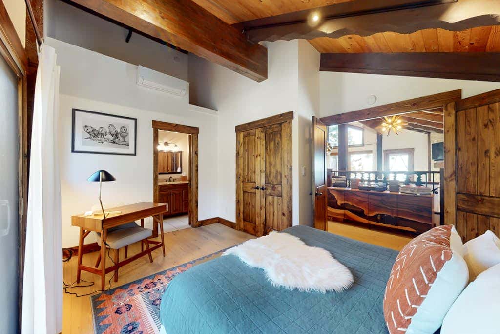 Dog-friendly mountain retreat with private hot tub, fireplace & views, sleeps 8