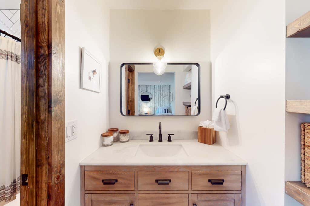 Dog-friendly mountain retreat with private hot tub, fireplace & views, sleeps 8