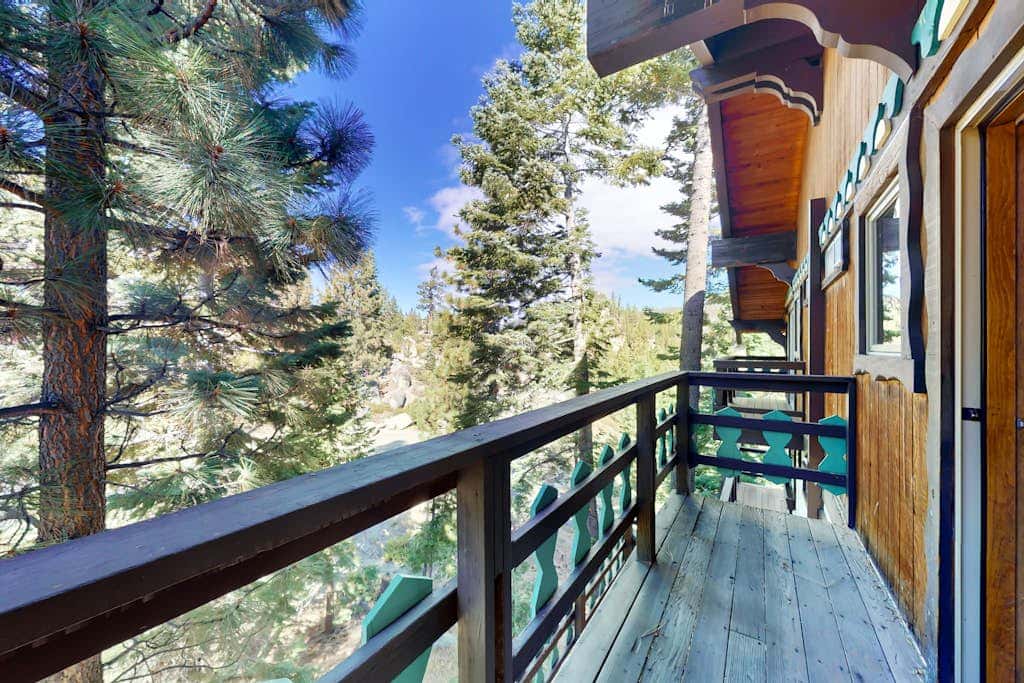 Dog-friendly mountain retreat with private hot tub, fireplace & views, sleeps 8