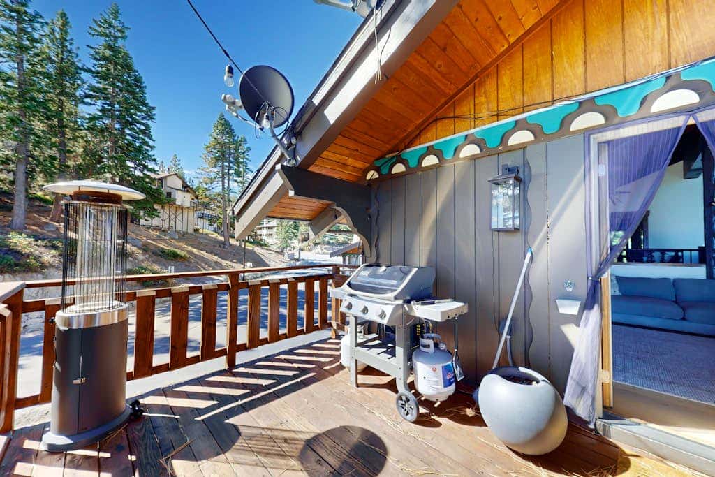Dog-friendly mountain retreat with private hot tub, fireplace & views, sleeps 8