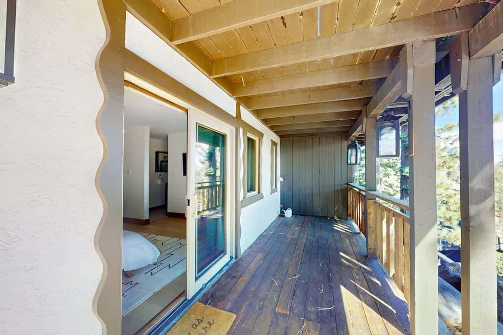 Dog-friendly mountain retreat with private hot tub, fireplace & views, sleeps 8