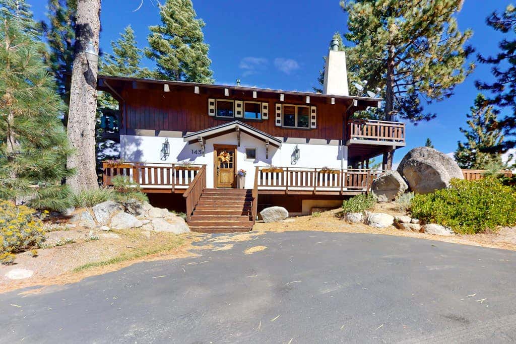 Dog-friendly mountain retreat with private hot tub, fireplace & views, sleeps 8