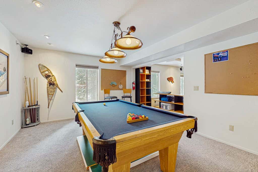 Family-friendly home with mountain views, pool table, & spacious deck