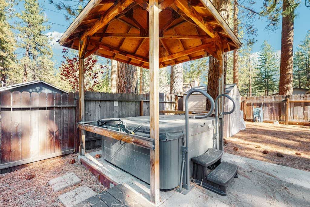 Golden Pine Lodge