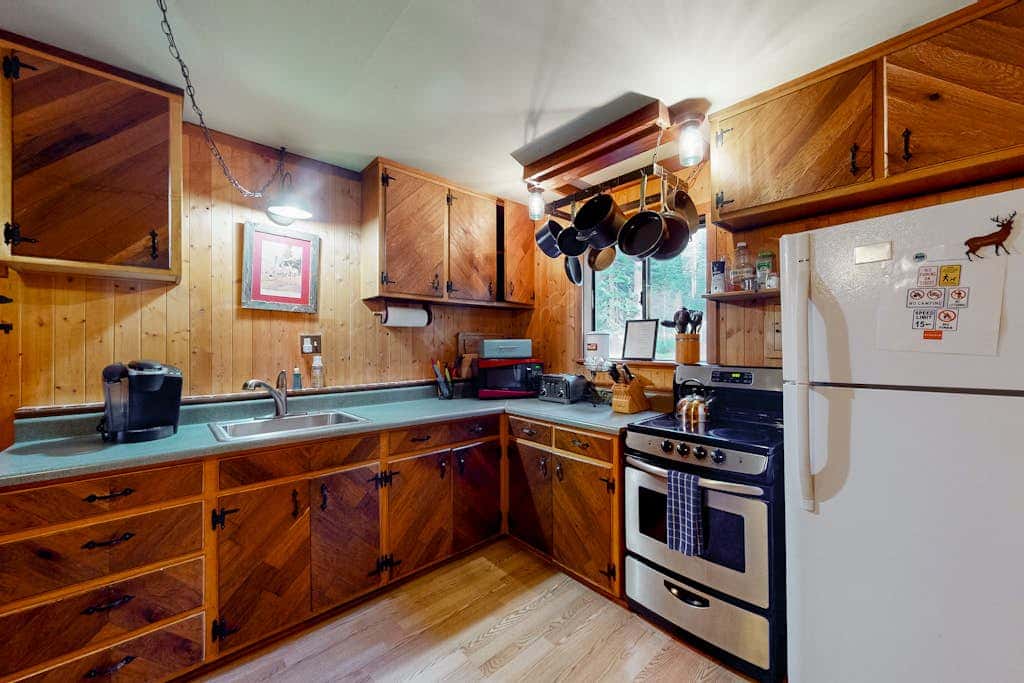 Riverfront dog-friendly retreat with a rustic flair & wood stove, near skiing