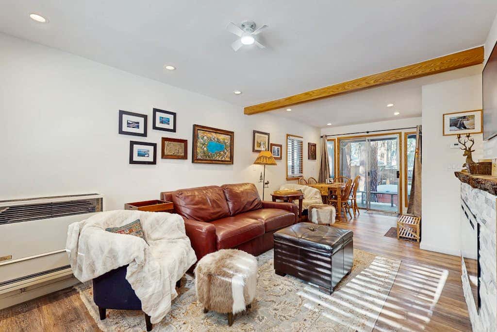 Family-Friendly Cabin with Spa, Two Decks, Fenced Yard and Play Structure